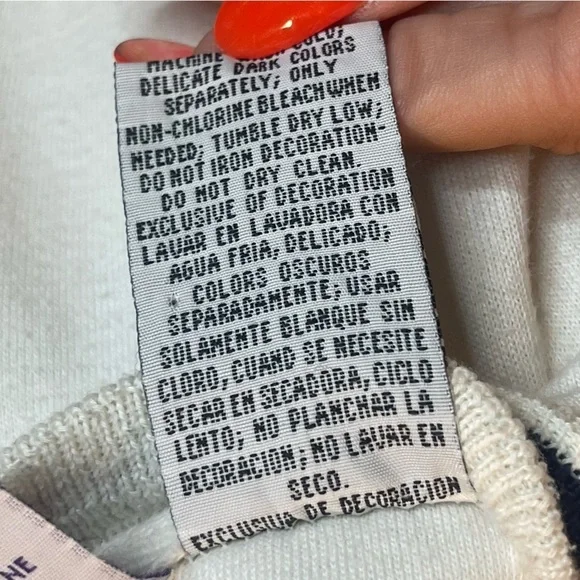 Vintage Winnie the Pooh 100 Acre Collection Sweatshirt Size Medium - Picture 8 of 9